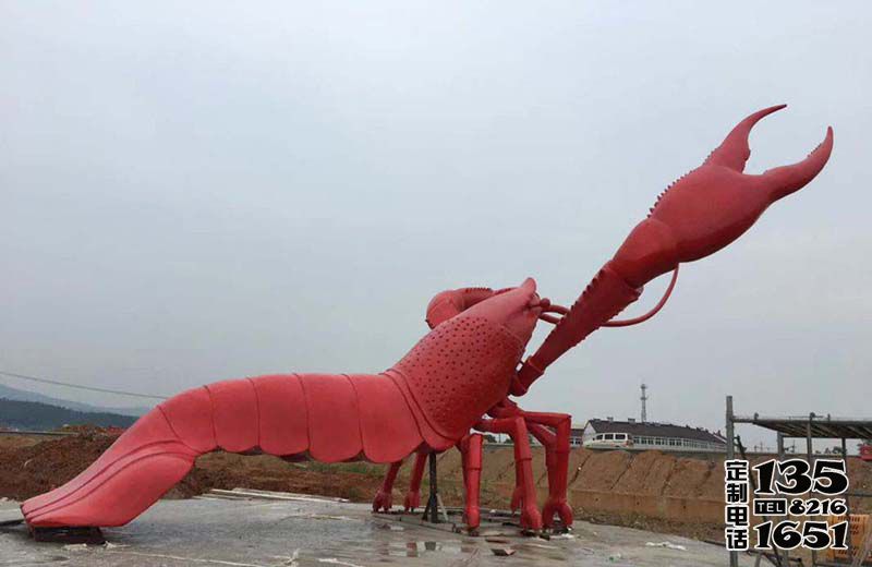 公園擺放的伸著鉗子的玻璃鋼創(chuàng)意小龍蝦雕塑