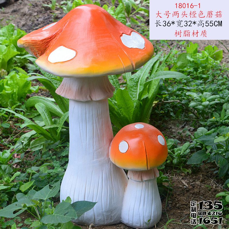 公園草坪彩繪玻璃鋼材質(zhì)大小不一的蘑菇雕塑