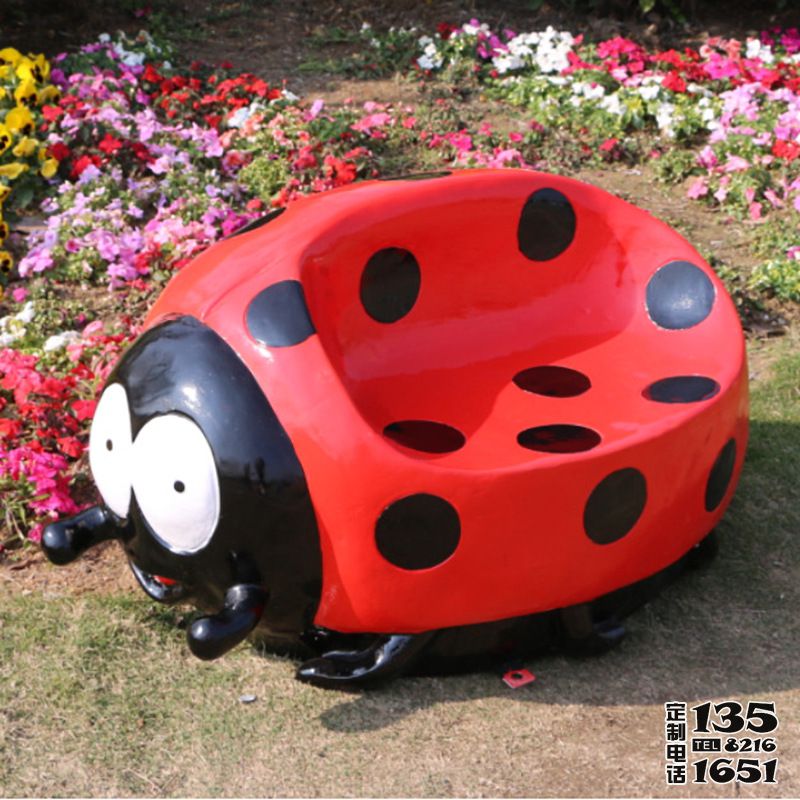公園里擺放的玻璃鋼彩繪七星瓢蟲(chóng)雕塑 公園里擺放的玻璃鋼彩繪七星瓢蟲(chóng)雕塑